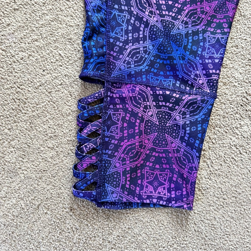 Colorful Patterned Yoga Capris - Picture 5 of 6